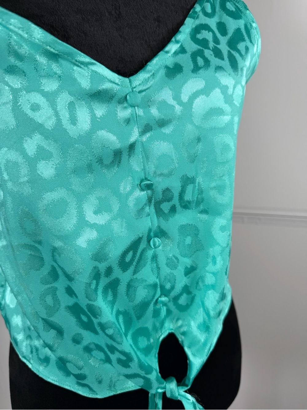 NWT Glam Turquoise Leopard Jacquard Tie Front Cami Top Size Small - Picture 2 of 6